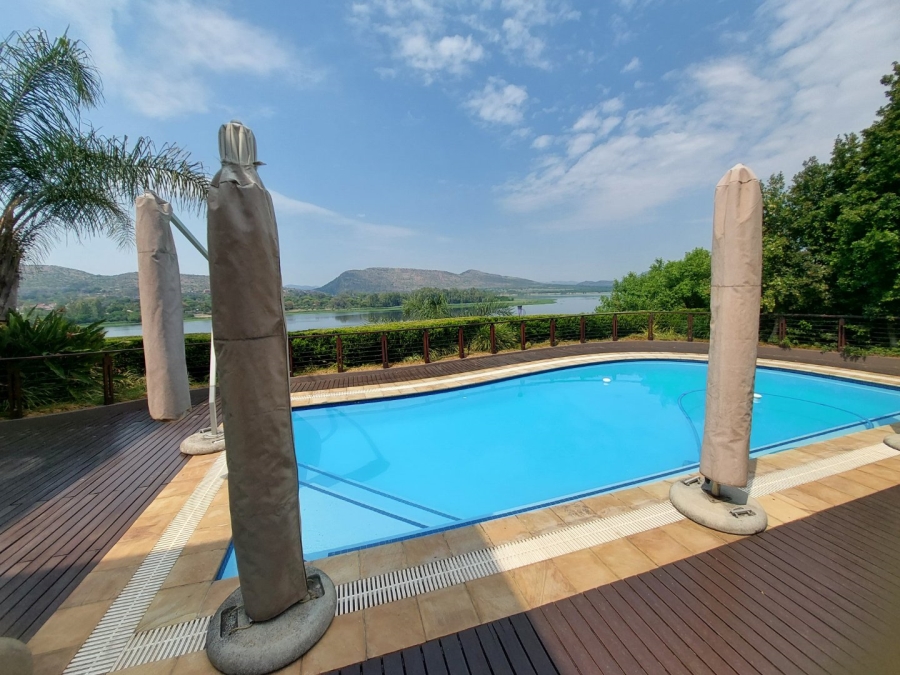 6 Bedroom Property for Sale in Birdwood Estate North West